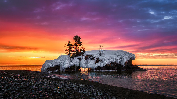 Sunrise at Hollow Rock